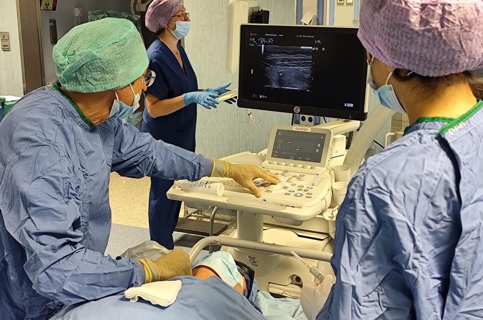 
	Un intervento alla tiroide

