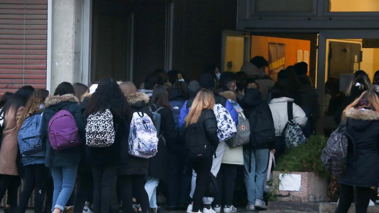 Scuole superiori: il 40% degli studenti sceglie il liceo, crollo della meccanica (-83 iscritti)