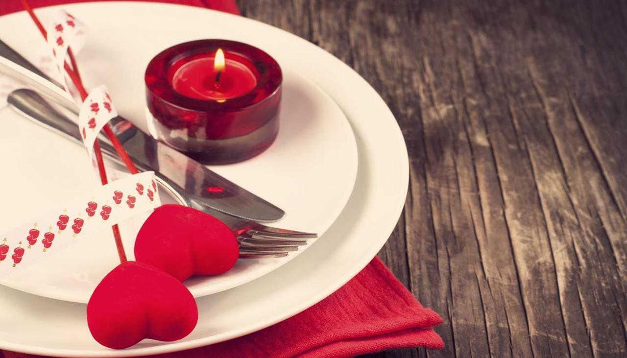 Cene a lume di candela per un San Valentino sostenibile, i locali a Capannori