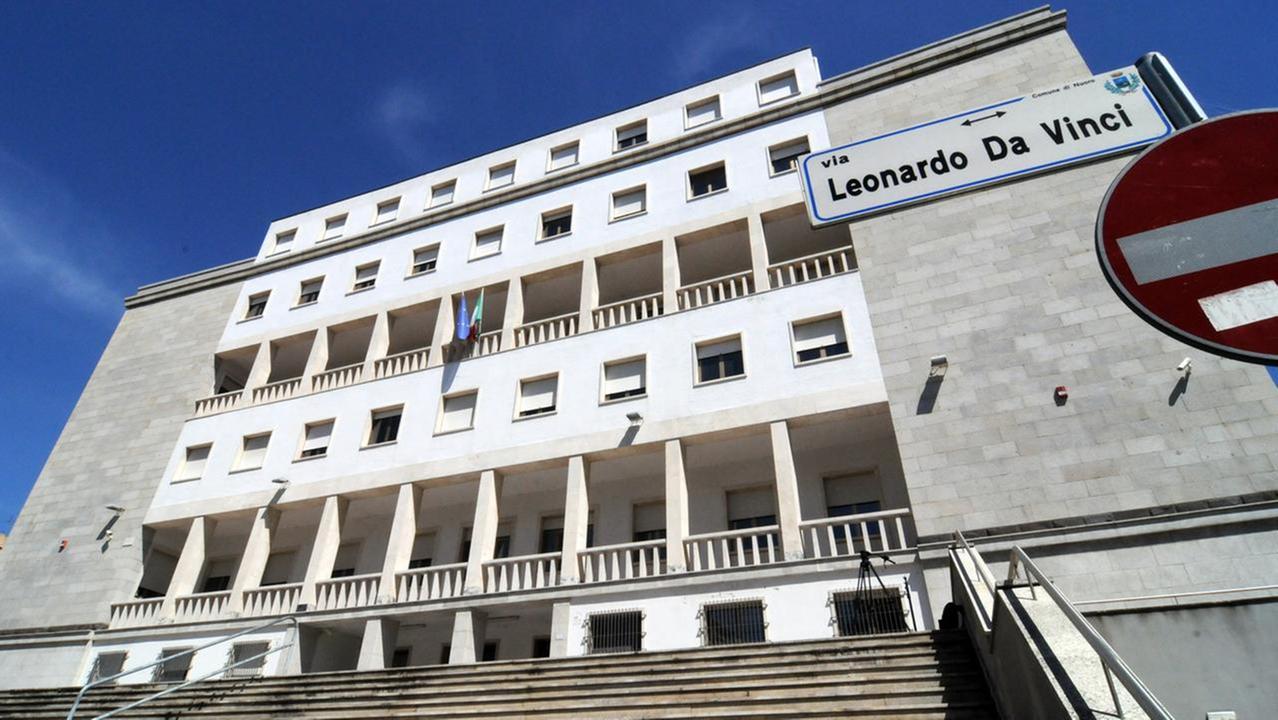 Riciclaggio di auto di lusso, in sette davanti al giudice