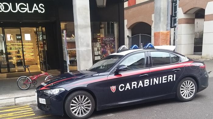 Ferrara, furto di profumi griffati da Douglas