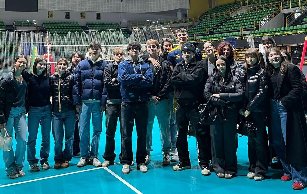 
	La 5F del liceo Muratori-San Carlo con Tommaso Rinaldi al PalaPanini

