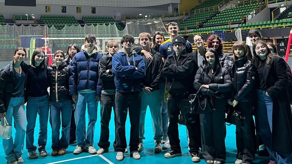 La 5F del liceo Muratori-San Carlo con Tommaso Rinaldi al PalaPanini