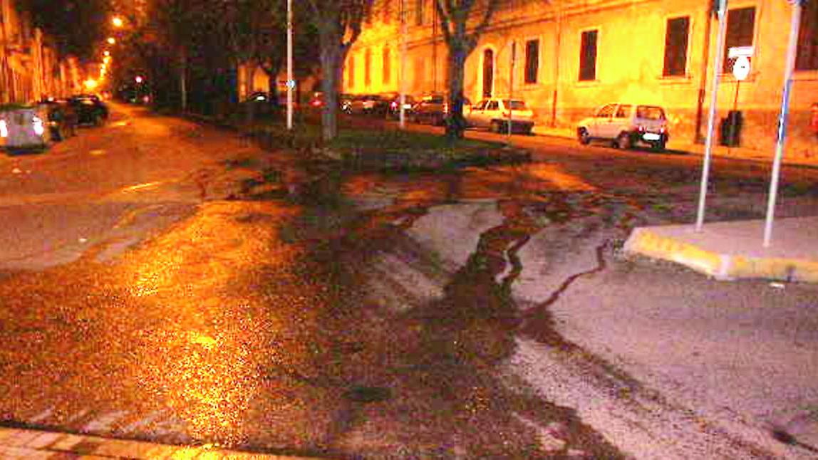 Il racconto choc della ragazza: «Mi ha trascinata nel vicolo e violentata»