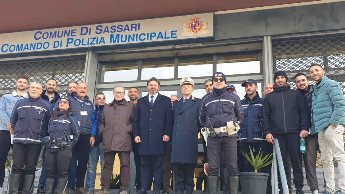 La generosità della polizia locale, 30 agenti donano il sangue