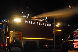 Incendio in una palazzina, l’allarme lanciato da un condomino