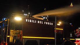 Incendio in una palazzina, l’allarme lanciato da un condomino