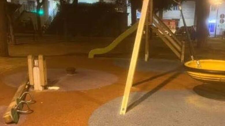 Uno scatto social con giochi rotti durante la notte