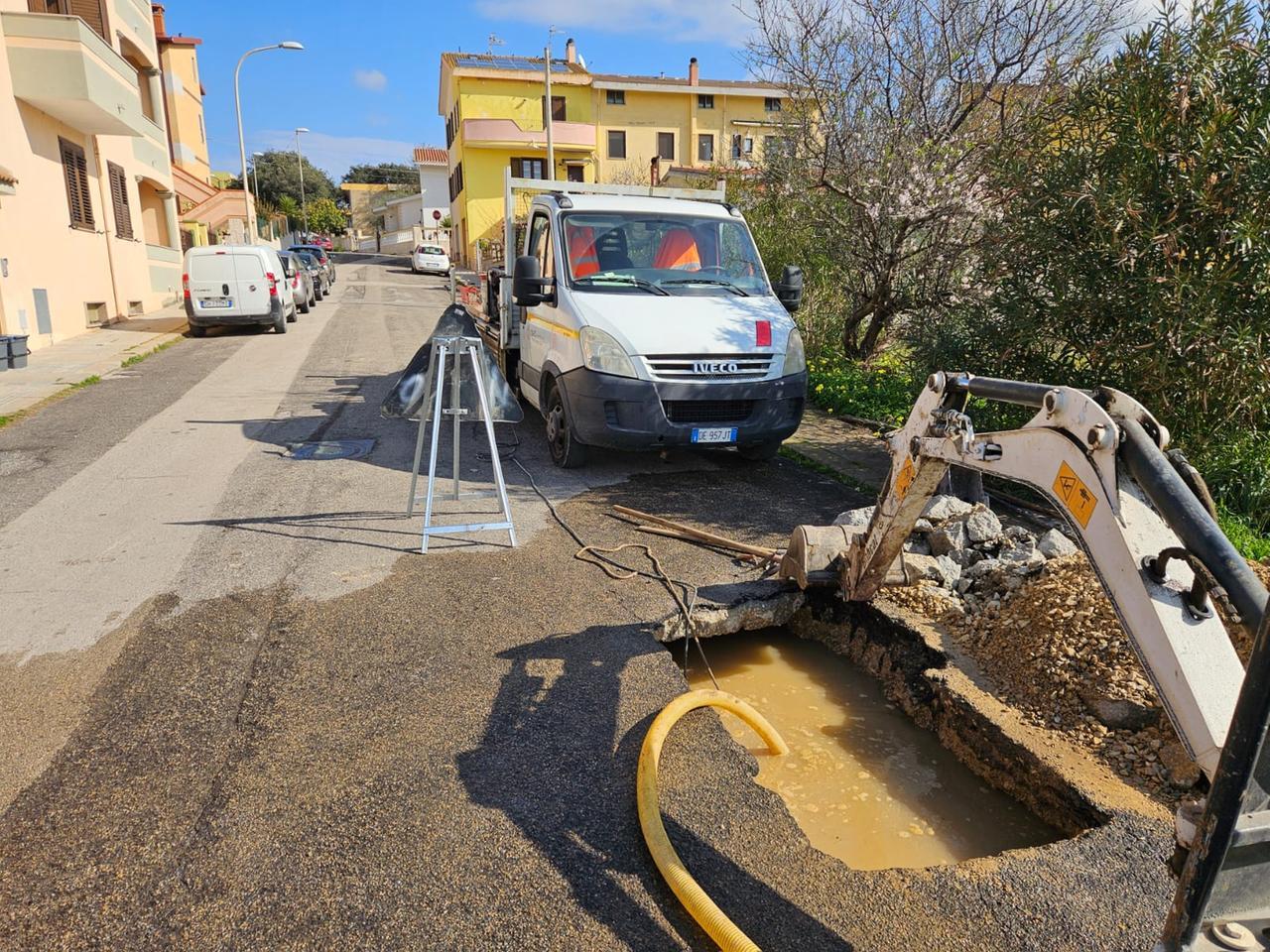 Si rompe la condotta in ghisa: due quartieri senz’acqua