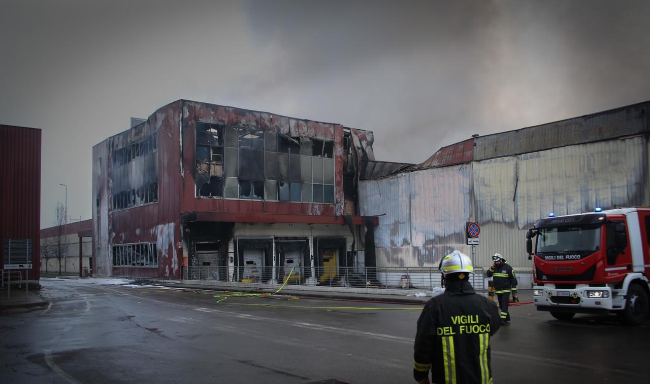 
	I magazzi Inalca e Quanta Stock devastati dall'incendio

