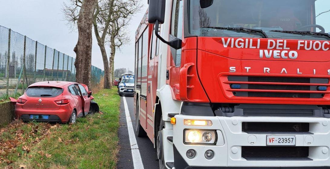 Esce di strada e muore, tragico schianto a Ostellato