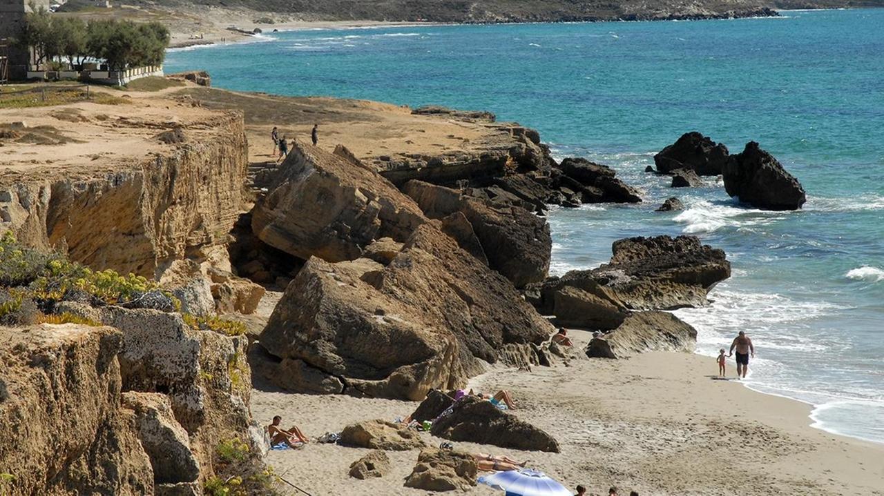 Erosione e innalzamento del mare: la Regione studia un piano per proteggere le coste