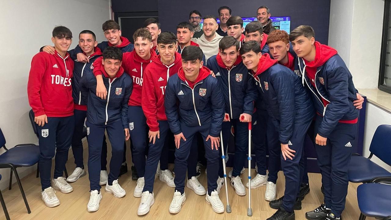 Un momento dell'incontro tra <strong>Marco Spissu</strong> e i giovani della <strong>Torres</strong> (<em>foto di Mauro Chessa</em>)