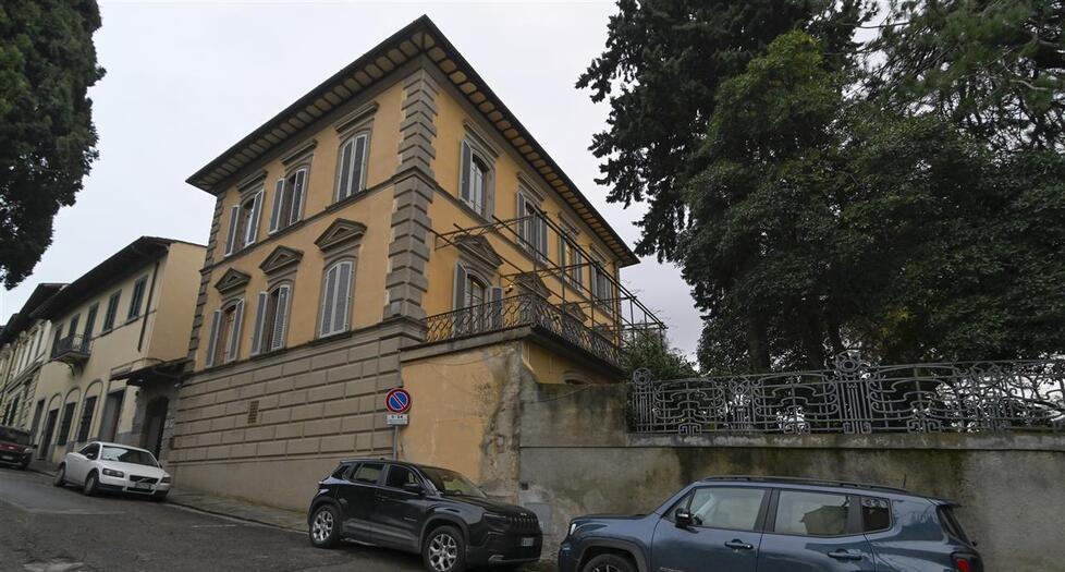 Firenze, sospetta intossicazione nelle Rsa: 3 anziani morti, 5 ricoverati e 114 casi di gastroenterite. I cibi serviti e le indagini