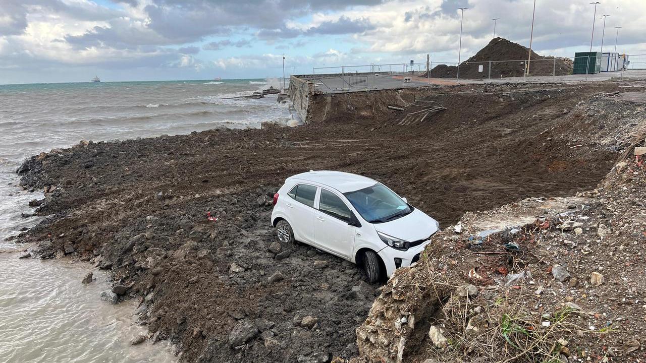 Livorno, auto nel cantiere dei Tre Ponti: indaga la polizia