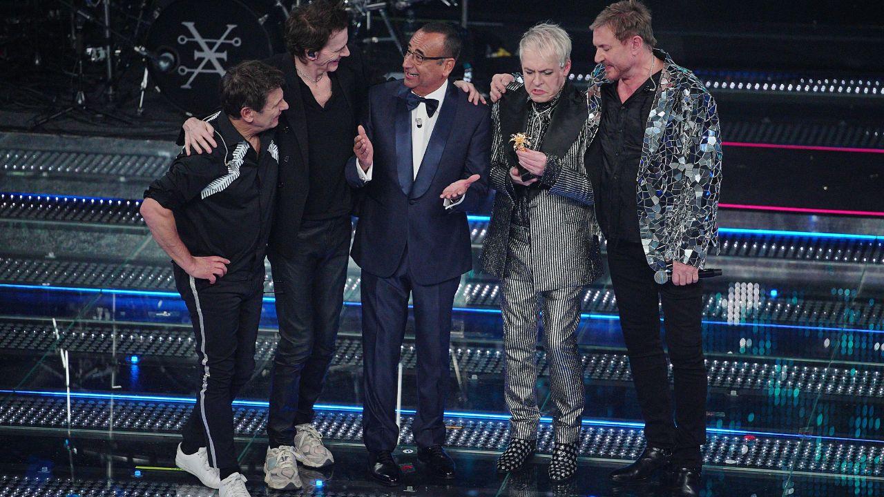 Carlo Conti con i Duran Duran a Sanremo 