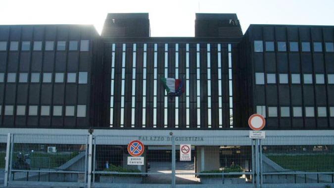 Scandiano, casaro condannato a tre anni per violenza sulla dipendente