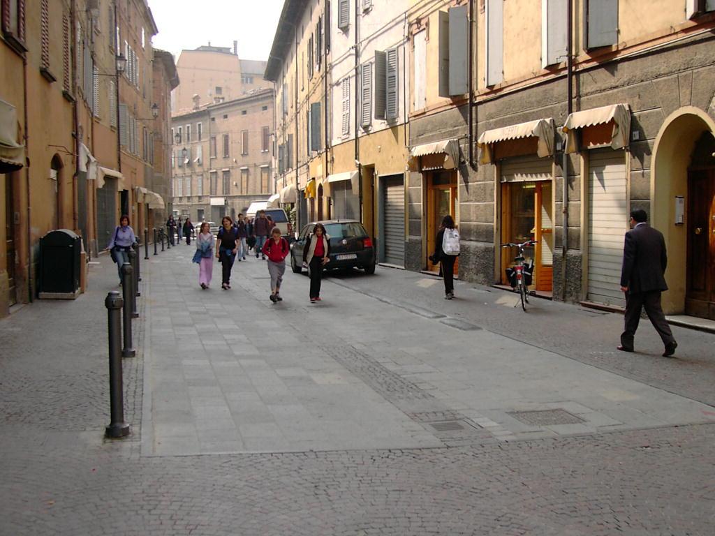 
	L'aggressione &egrave; avvenuta tra piazza Martiri Partigiani e via Cavallotti

