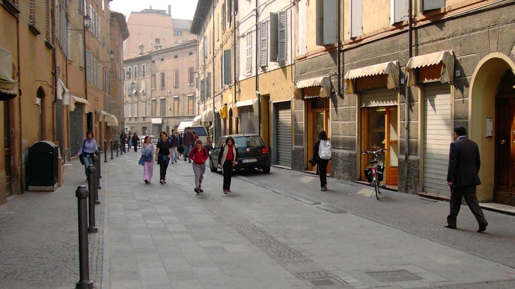 L'aggressione è avvenuta tra piazza Martiri Partigiani e via Cavallotti
