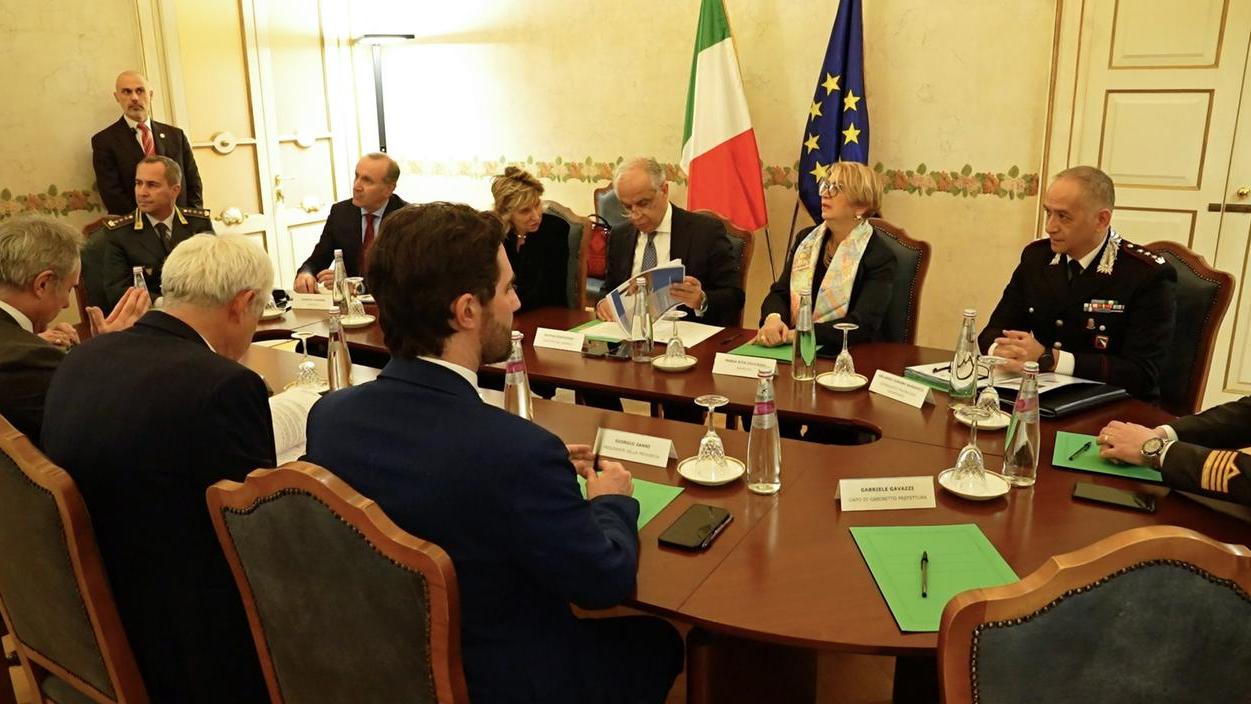 Allarme sicurezza, ancora in corso il vertice col Ministro dell’Interno Matteo Piantedosi