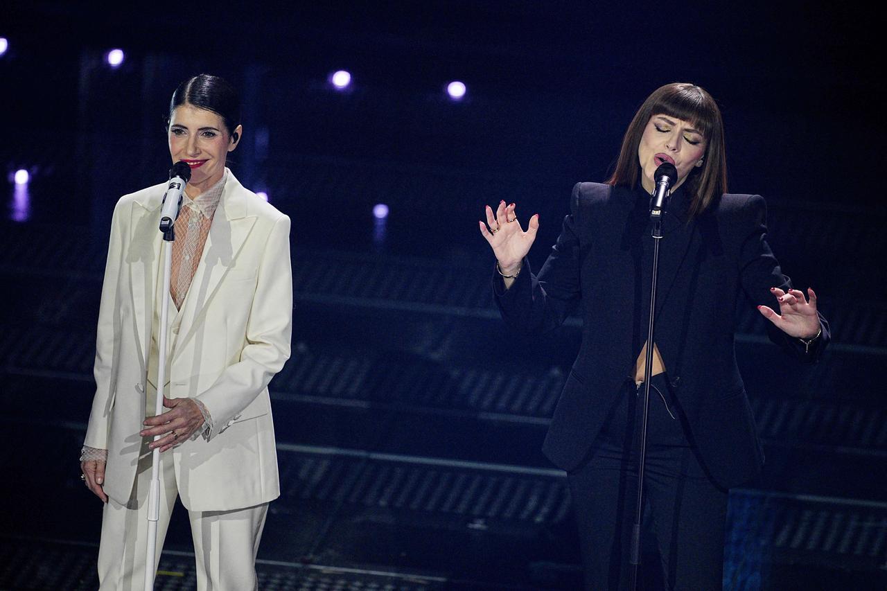 Sanremo 2025, le pagelle della serata duetti e cover - Le canzoni più riuscite, gli inciampi e le regine della serata