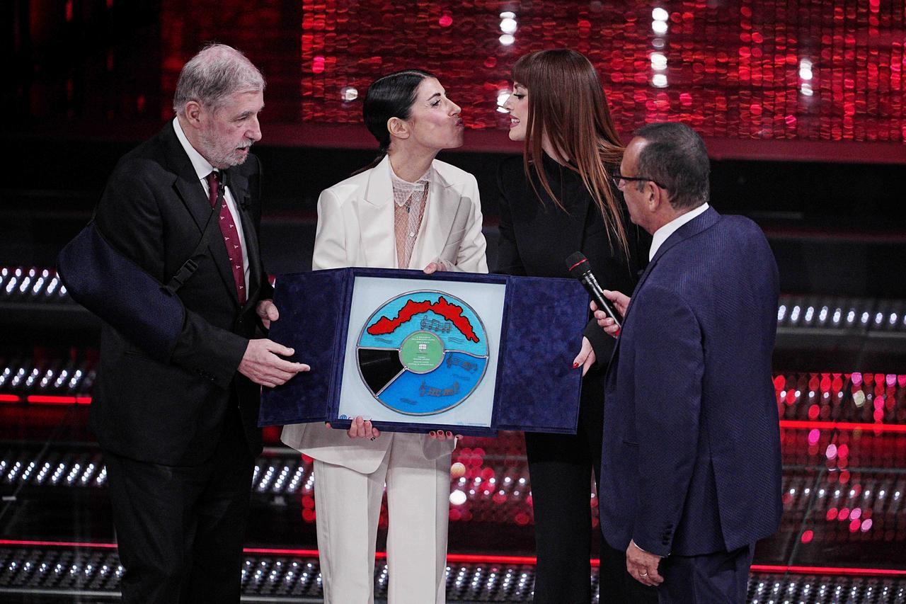 
	La consegna del premio

