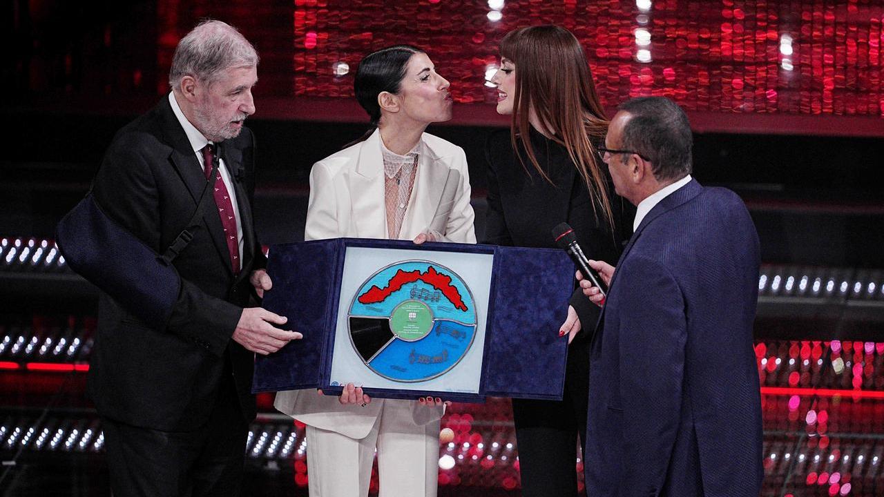 La consegna del premio