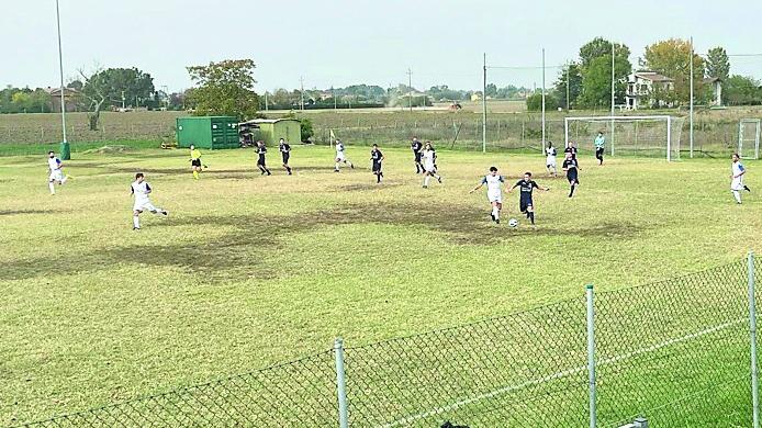 Sbatte l’arbitro fuori dallo spogliatoio, maxi squalifica per un dirigente del Bevilacqua