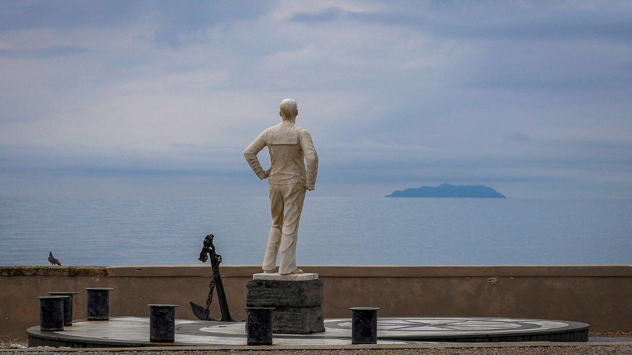 Livorno e il suo marinaio che aspetta la sirene. Grazie a Gianni Frati