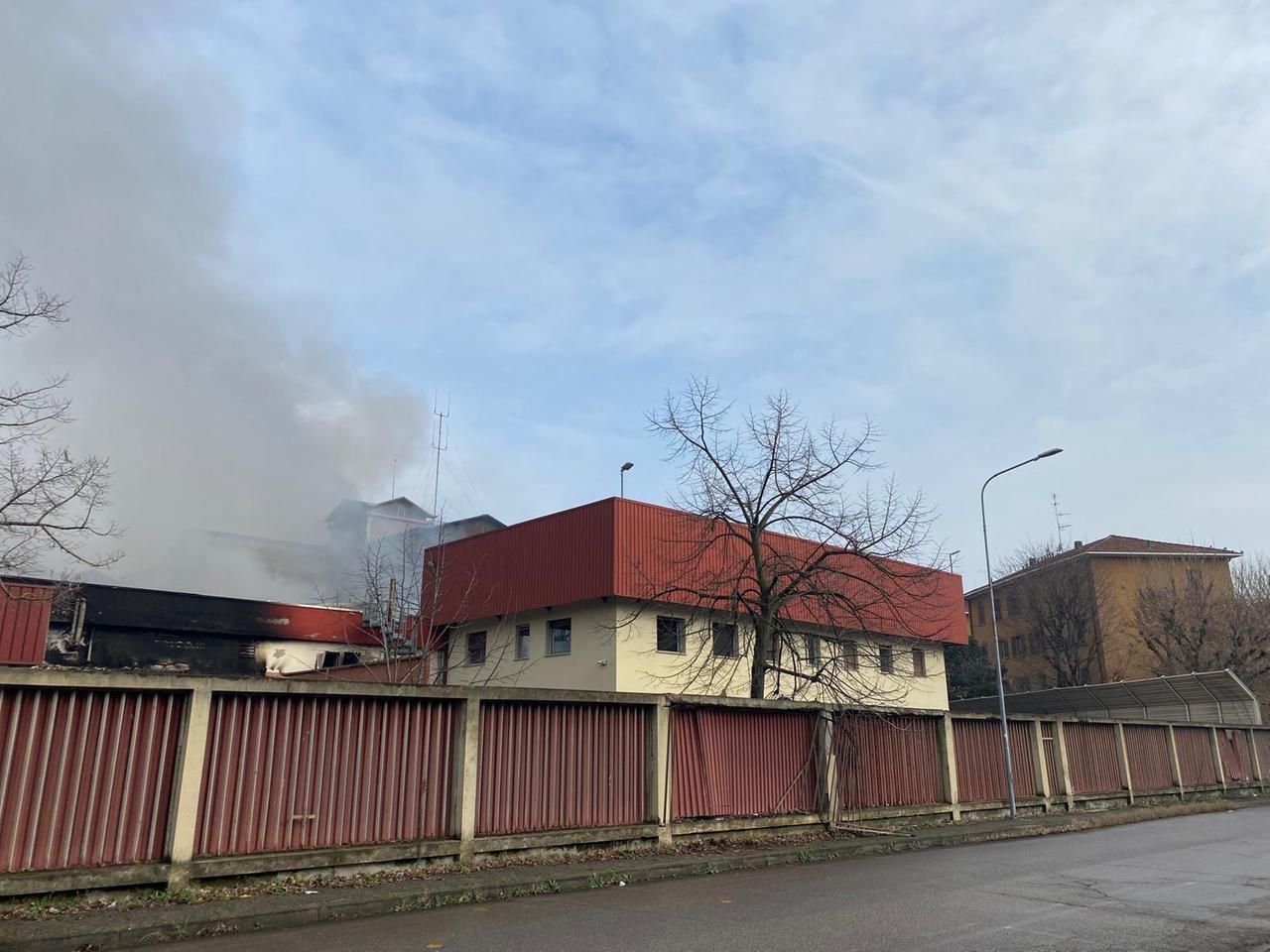 Incendio Inalca, ecco perchè in città si sente ancora un odore acre