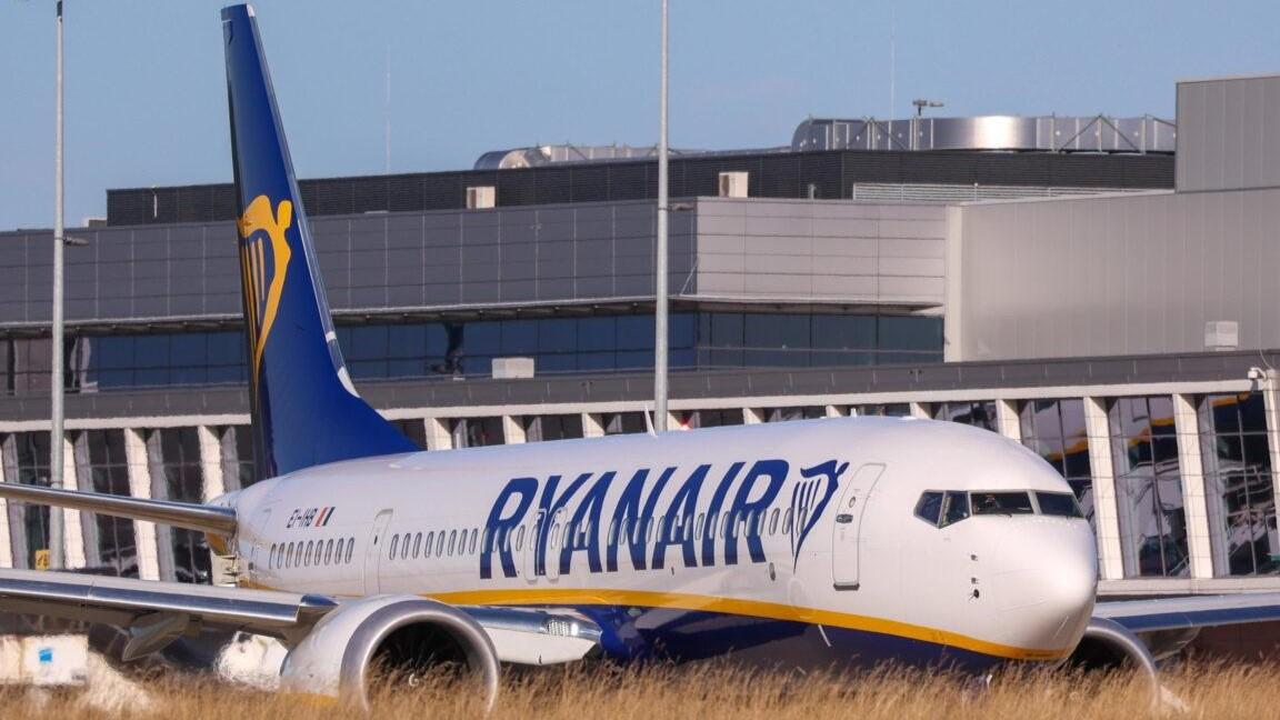 Ryanair, da maggio carta d’imbarco solo digitale e novità su bagaglio e orari