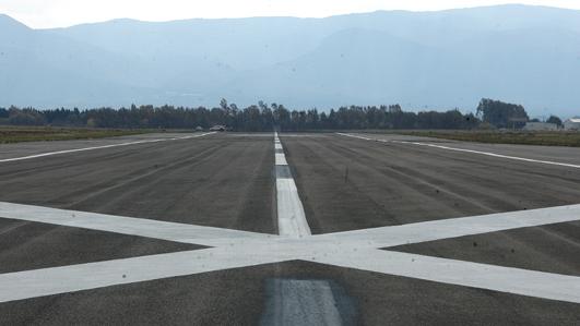 ORISTANO 13 03 2005, LA PISTA DELL'AEROPORTO DI FENOSU, FOTO FRANCESCO PINNA