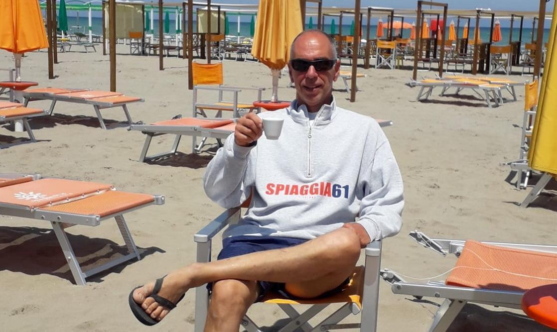 
	Enrico Della Rosa nel suo bagno Spiaggia 61 a Riccione

