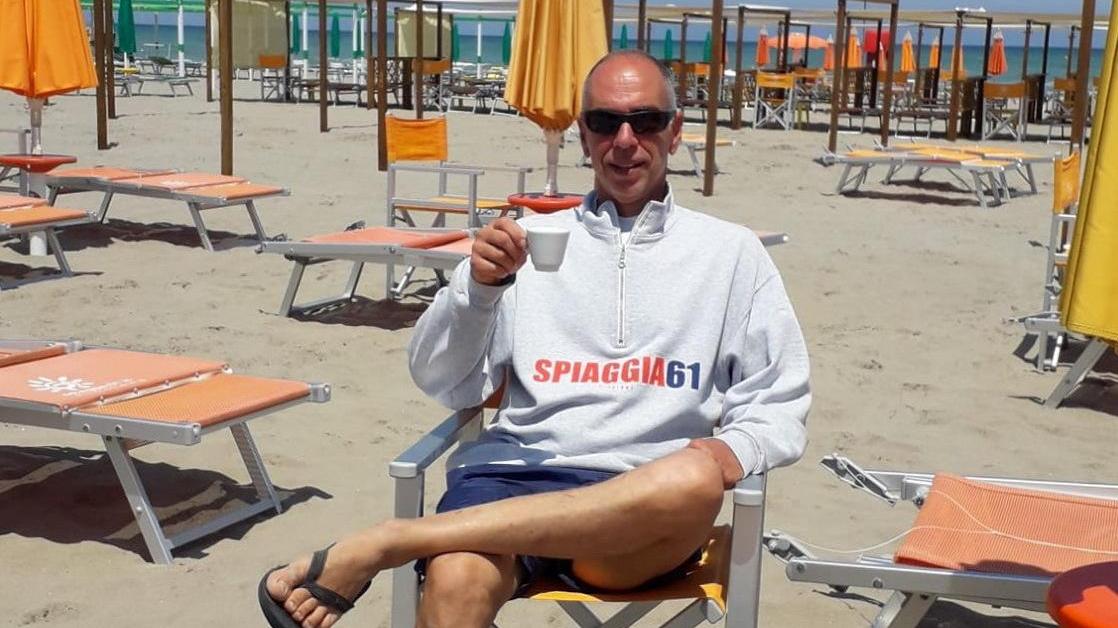 Enrico Della Rosa nel suo bagno Spiaggia 61 a Riccione