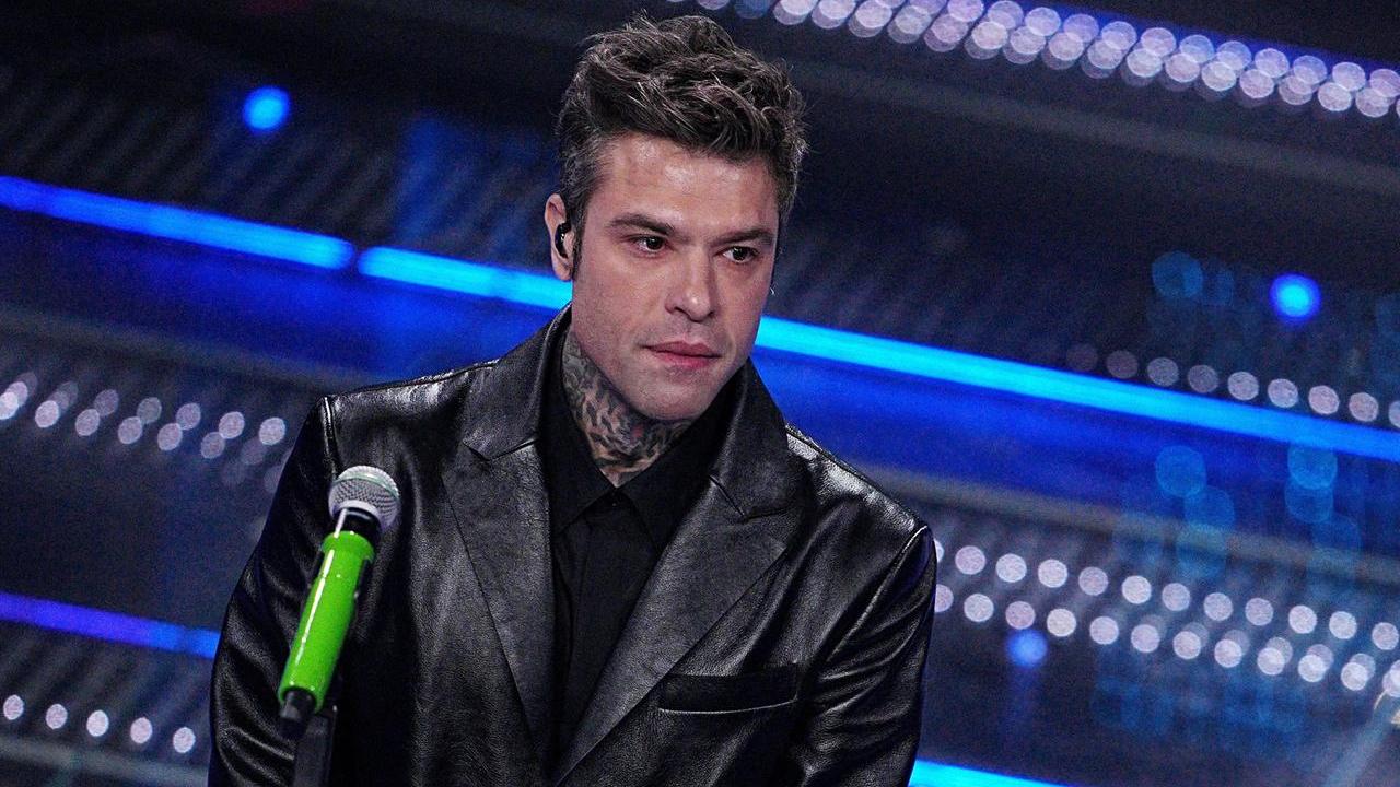 Fedez nella serata delle cover del Festival di Sanremo