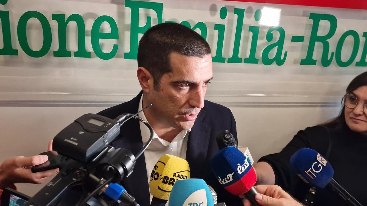 Aumento delle tasse regionali, il presidente De Pascale: «L’alternativa era tagliare 300 milioni di spese sanitarie»