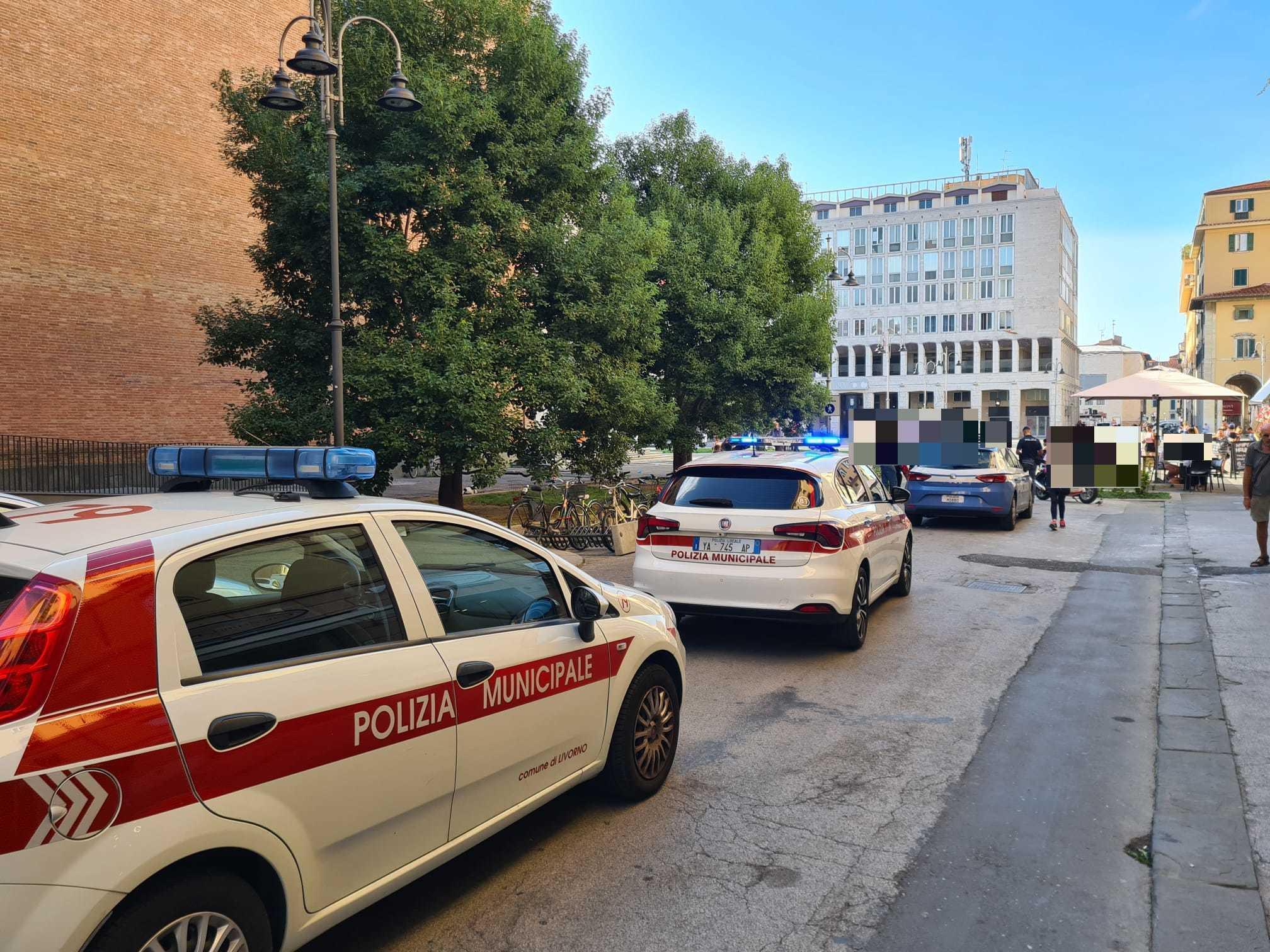 Pattuglie della municipale in centro (foto d'archivio)