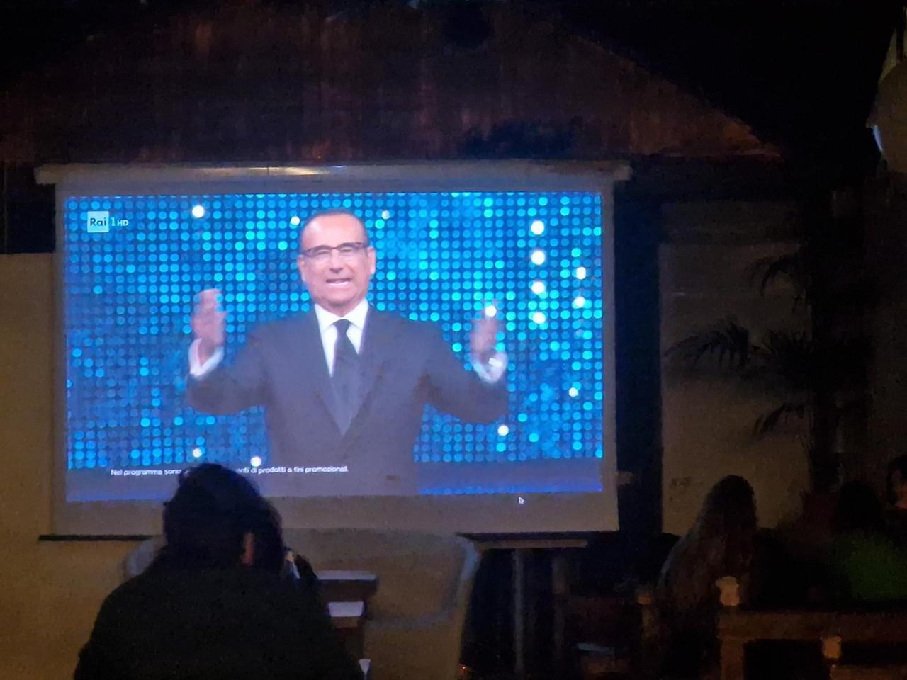 Sanremo 2025, la scaletta della finale: le canzoni, i codici per votare e a che ora è la premiazione