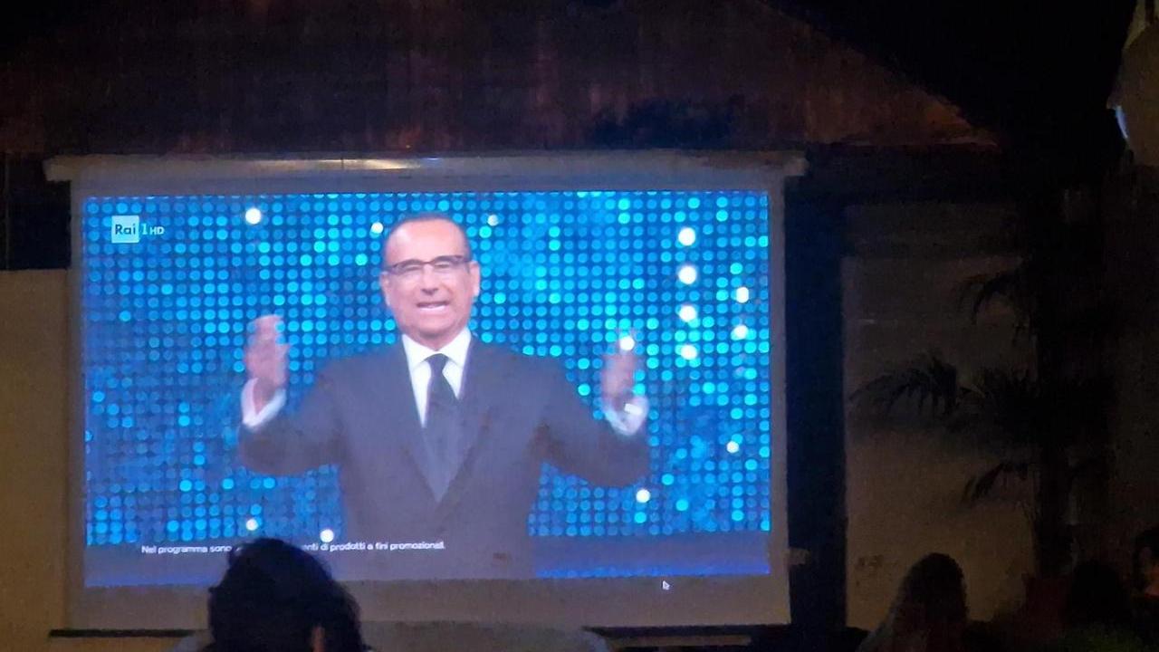 Sanremo 2025, la scaletta della finale: le canzoni, i codici per votare e a che ora è la premiazione