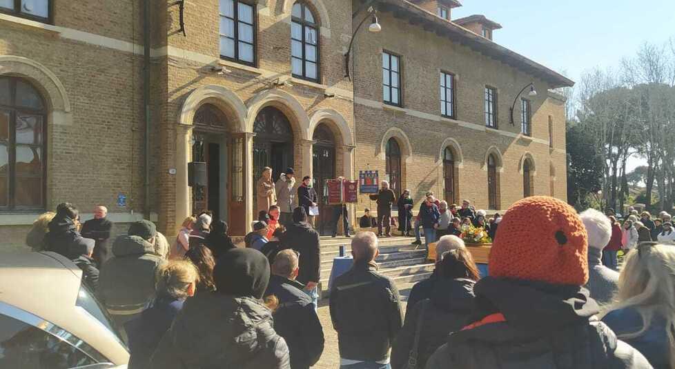 Rosignano, la piazza canta “Bella ciao” e piange. Ciao Gianfranco, comunista col sorriso