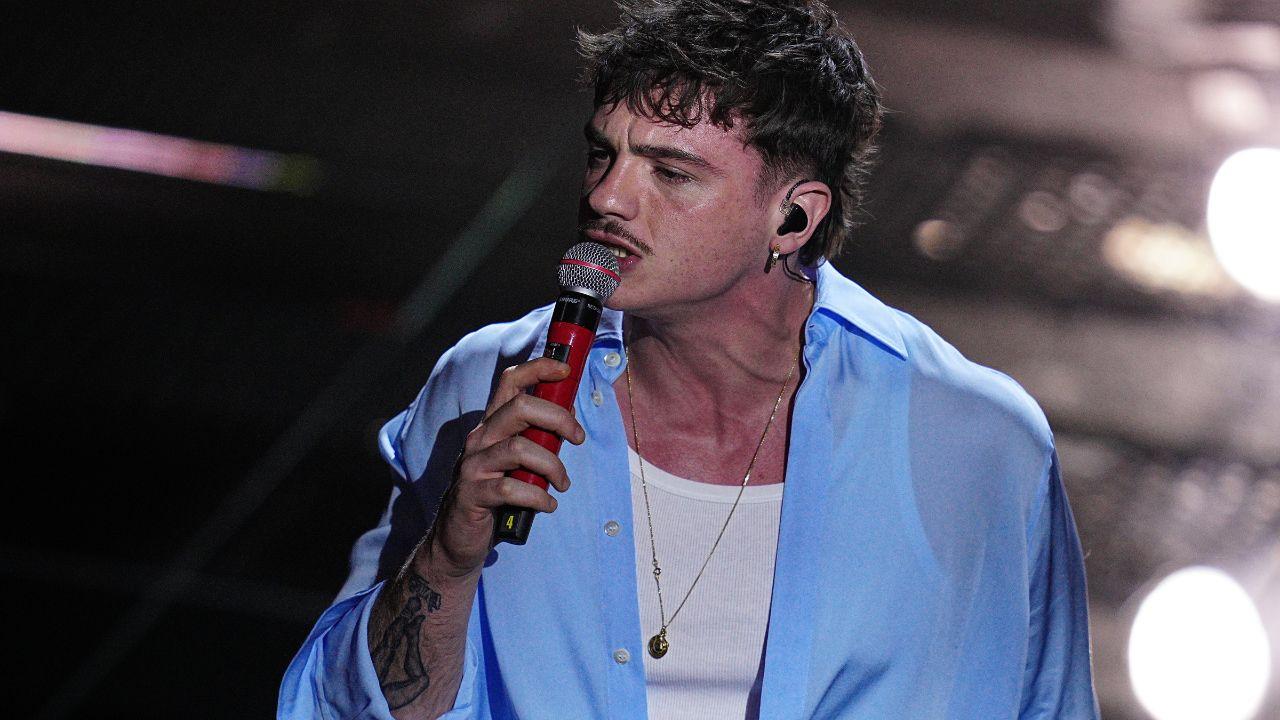 Olly sul palco di Sanremo