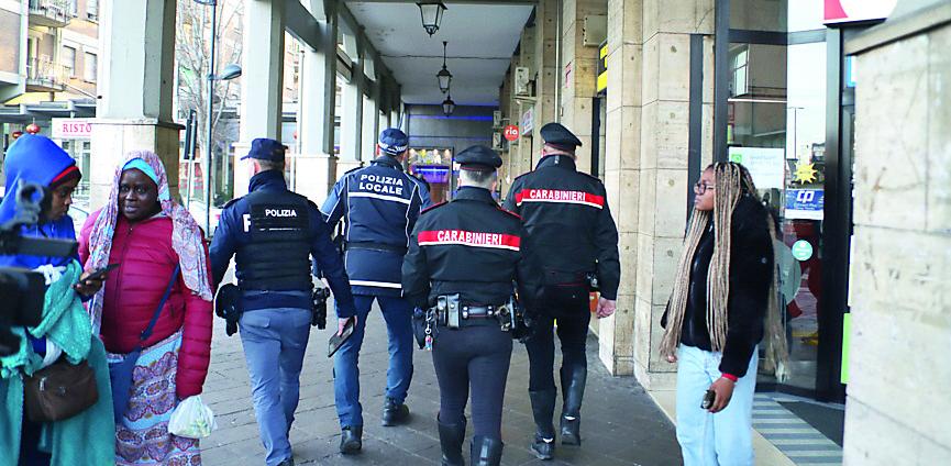 I residenti della stazione: «Delusi da Piantedosi: senza l’esercito la zona rossa è inefficace»