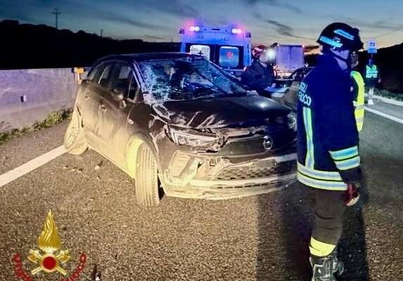 Scontro tra un’auto e un furgone sulla Sassari-Olbia