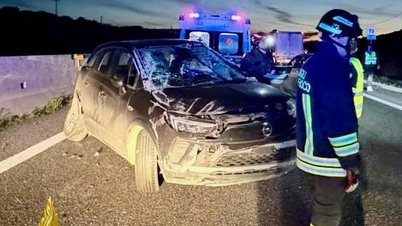 Scontro tra un’auto e un furgone sulla Sassari-Olbia