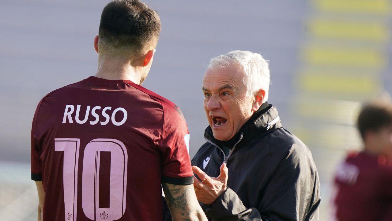 Tutta la grinta di mister Paolo Indiani (Foto Stick)