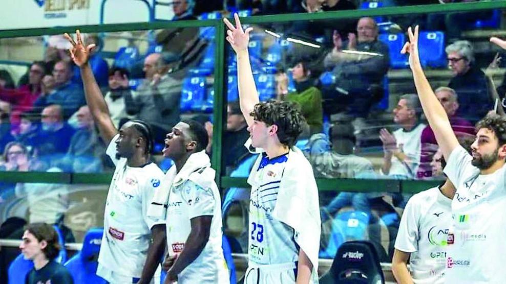 L’Adamant è un rullo compressore e supera Mantova