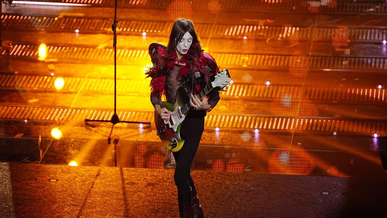 Lucio Corsi e la chitarra Wandrè