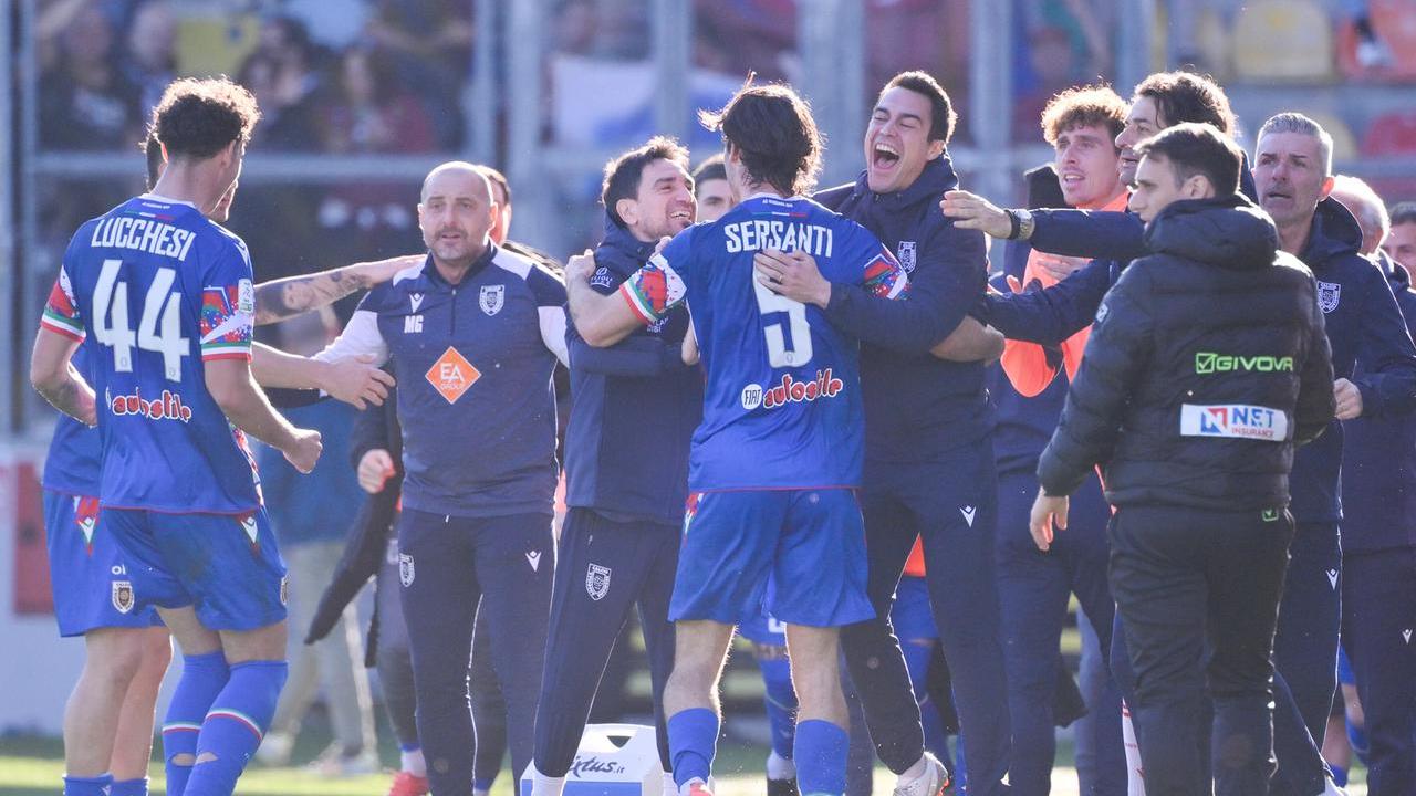 La Reggiana si illude del colpaccio, ma il Frosinone la riprende nel recupero