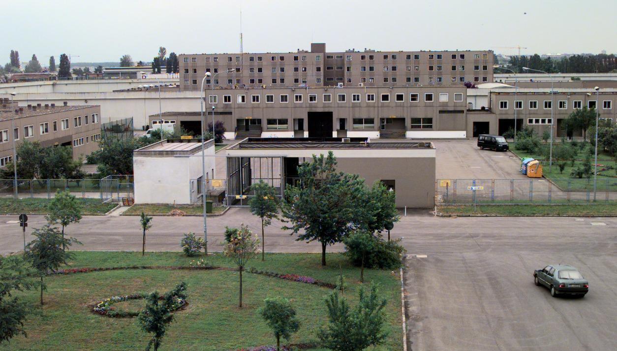 
	Una veduta aerea del carcere Sant'Anna di Modena

