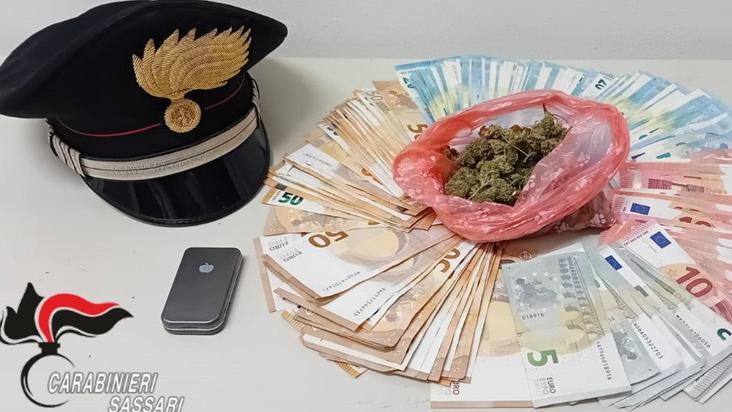 Spaccio di droga, arrestato un giovane nel centro storico